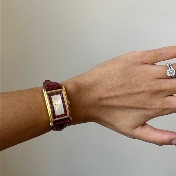 GUCCI 2600M Vintage Women's Quartz Watch Red Leather band - Picture 12 of 12